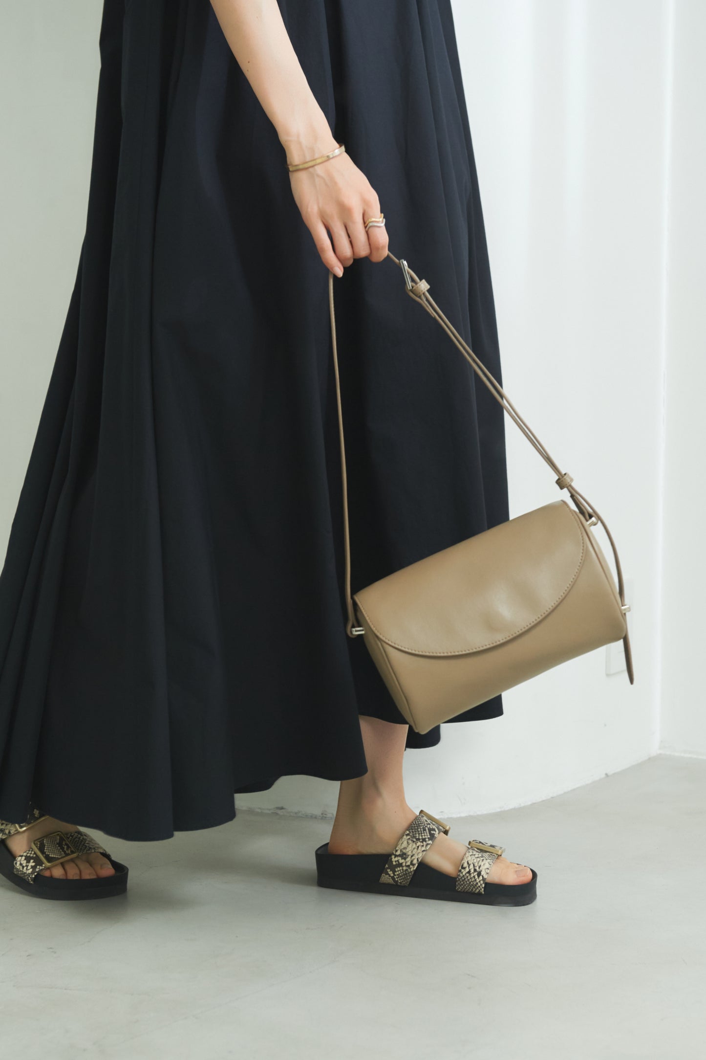 Apple 2Way Half-moon Bag