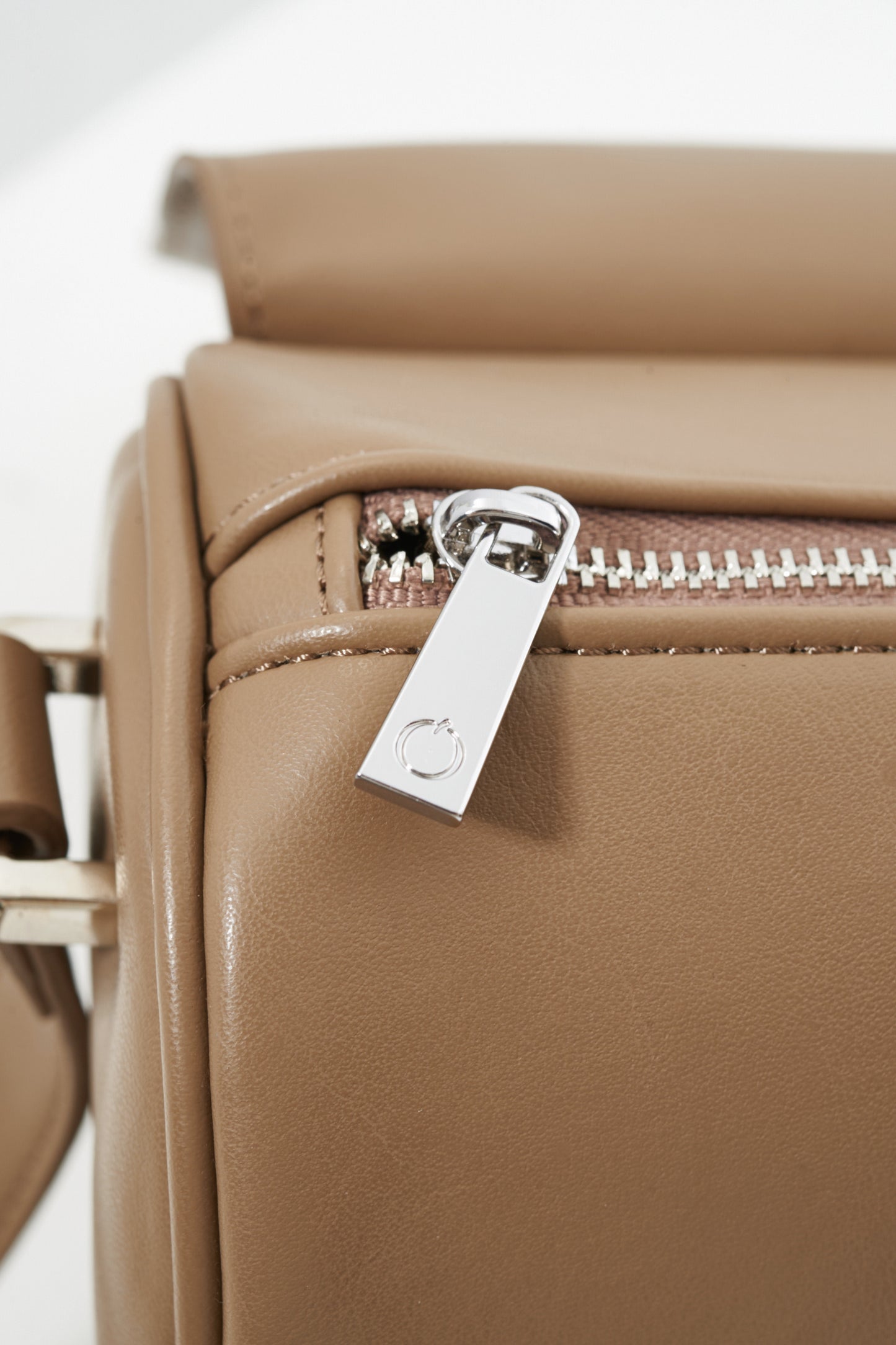 Apple 2Way Half-moon Bag
