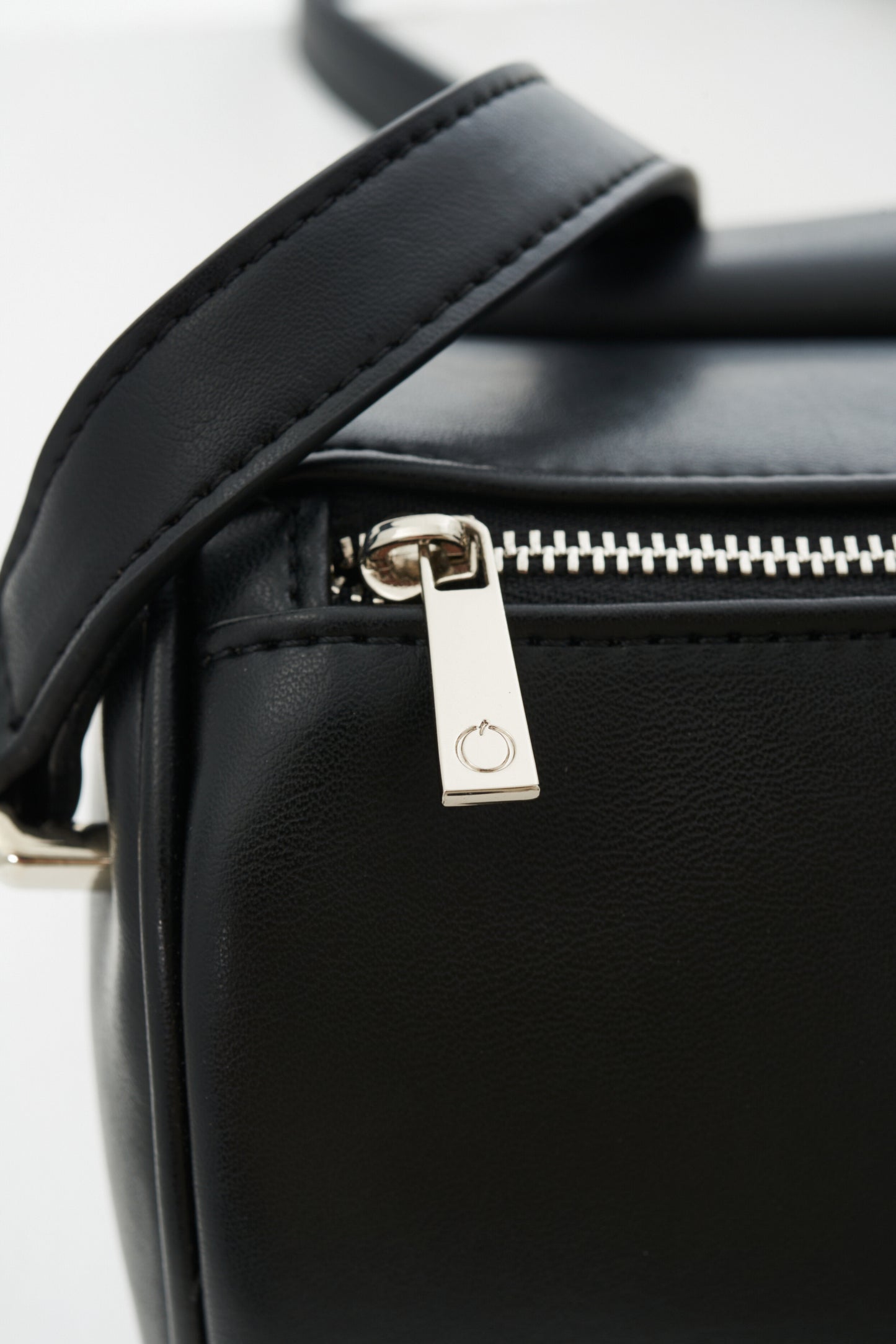 Apple 2Way Half-moon Bag