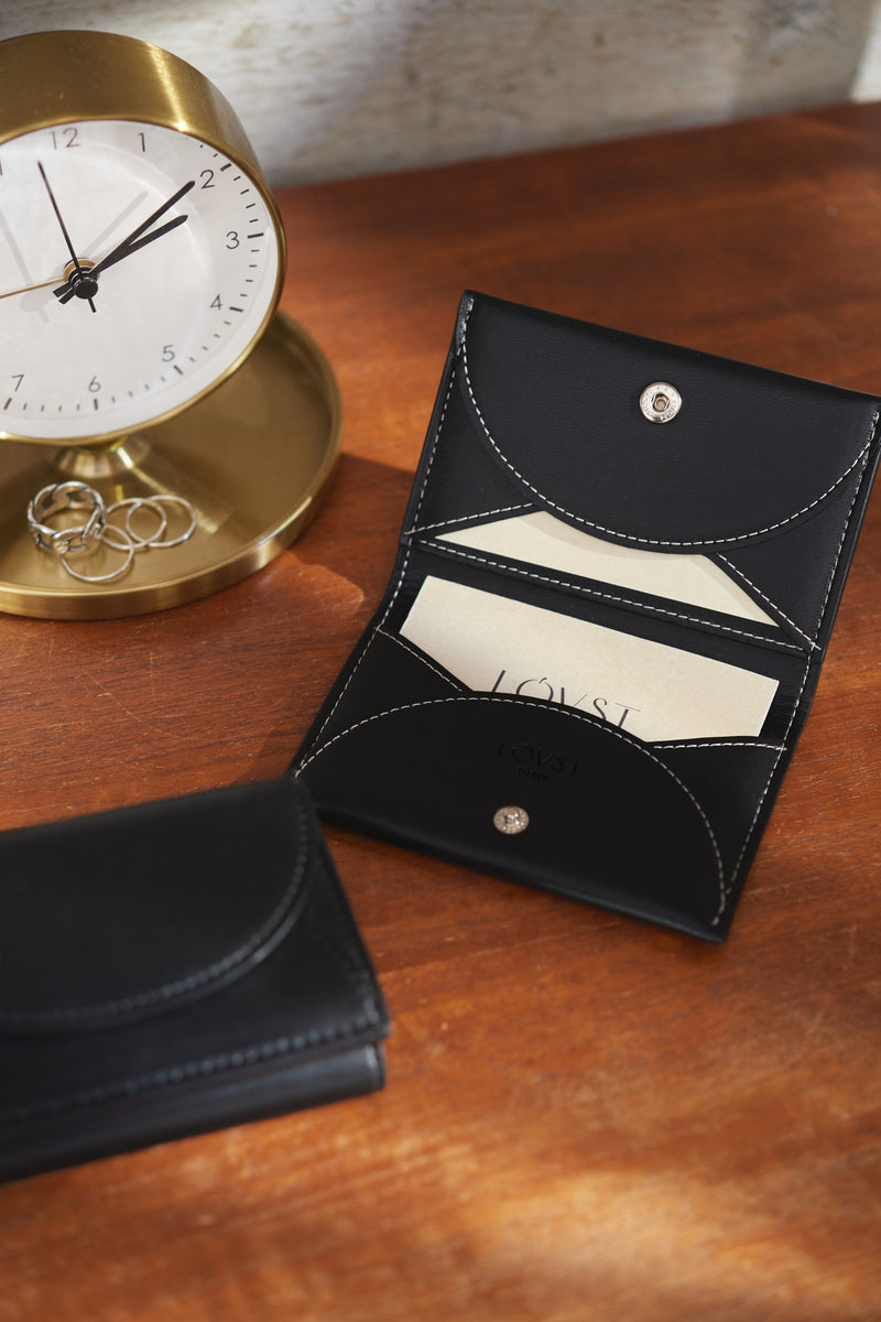 アップルレザー製カードケース「AppleHalf-moon Card Case」 | LOVST