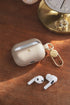 国産アップルレザー製AirPods Pro(第1世代・第2世代)ケース。グレージュ。名入れ・刻印対応。置き撮りイメージ