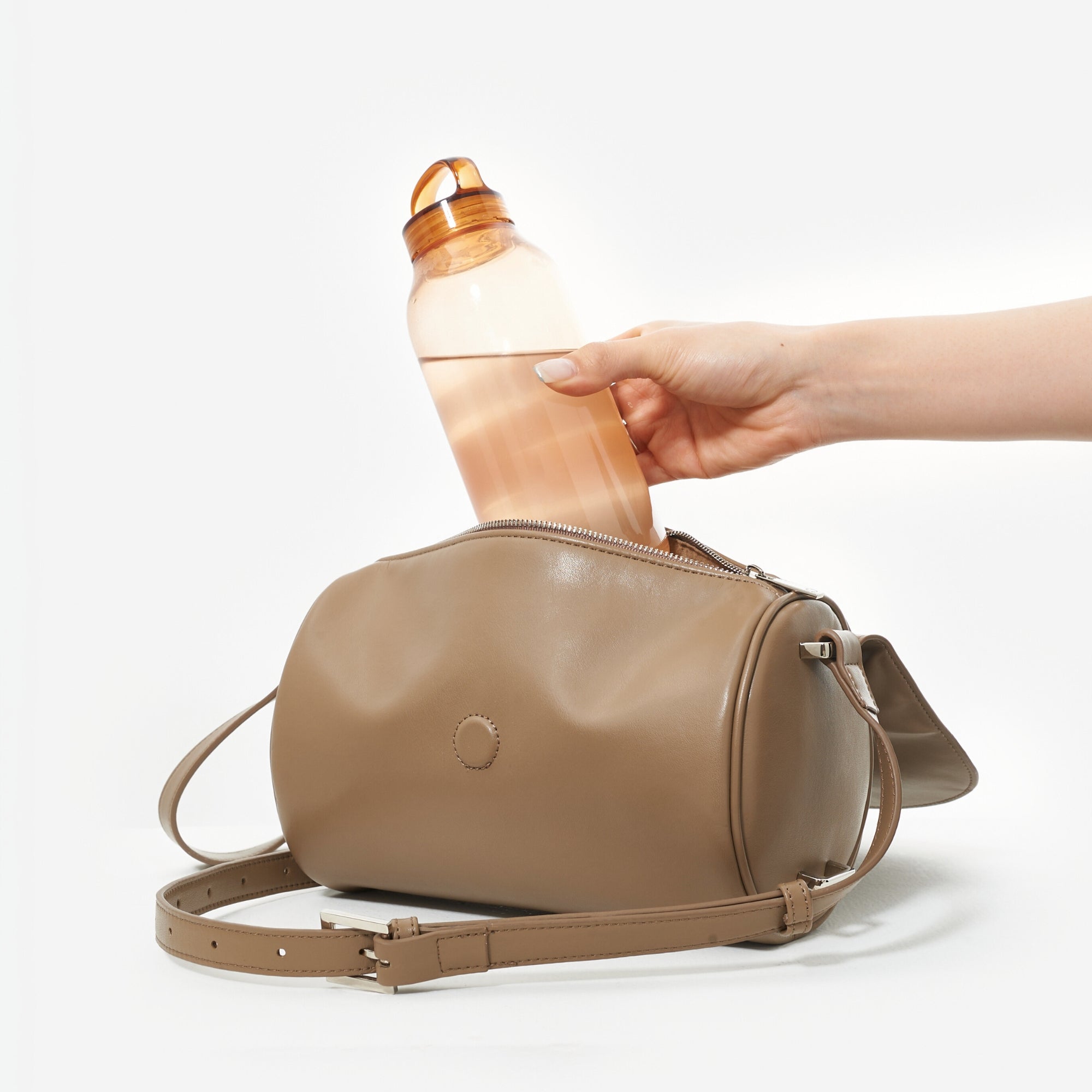 国産アップルレザー製「Apple 2Way Half-moon Bag」| LOVST