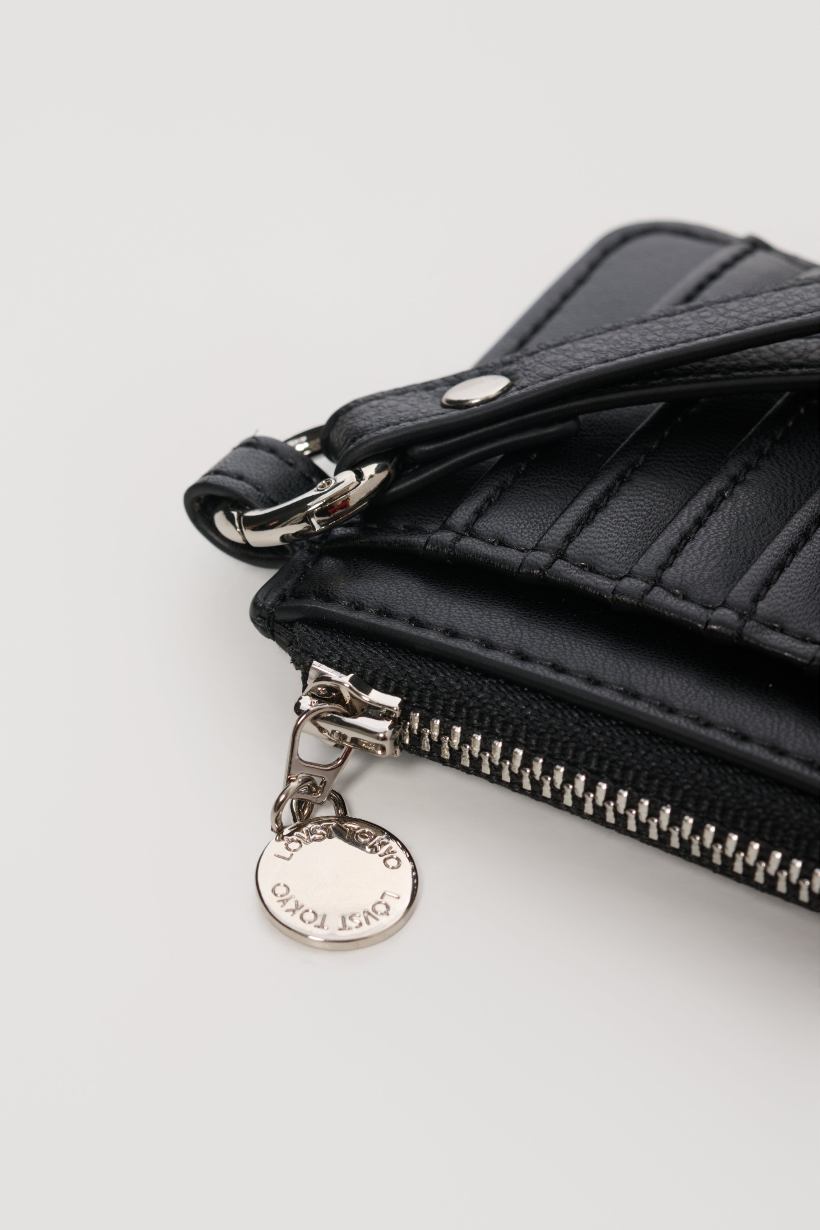 アップルレザー製フラグメントケース「Apple Multi Wallet」 | LOVST