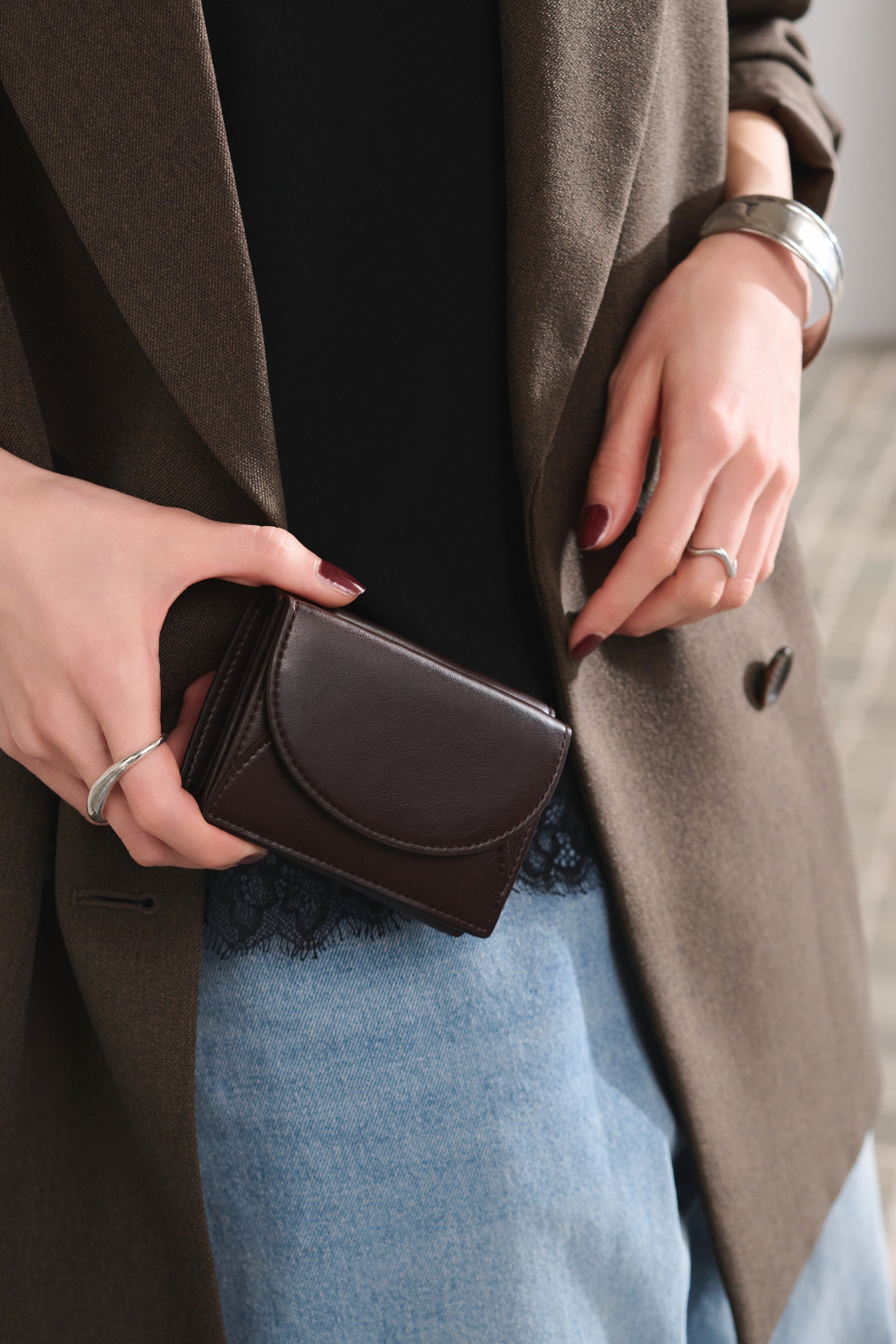 アップルレザー製コンパクトウォレット財布 「Apple Half-moon Wallet