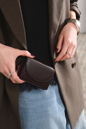 アップルレザー製コンパクトウォレット財布 「Apple Half-moon Wallet
