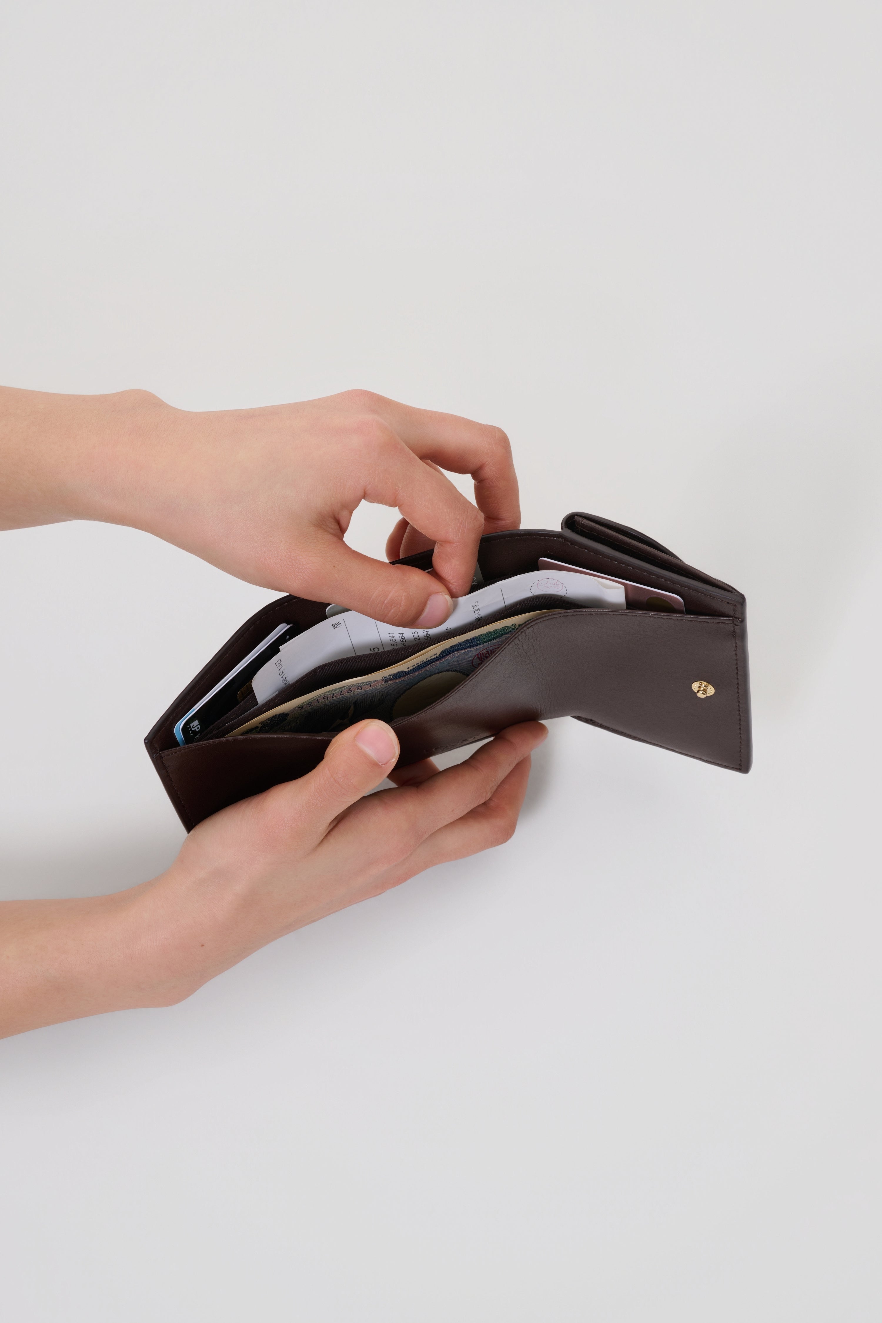 アップルレザー製コンパクトウォレット財布 「Apple Half-moon Wallet