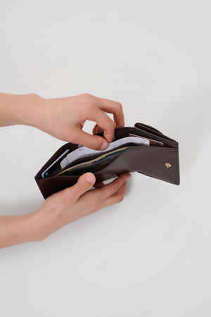 アップルレザー製コンパクトウォレット財布 「Apple Half-moon Wallet