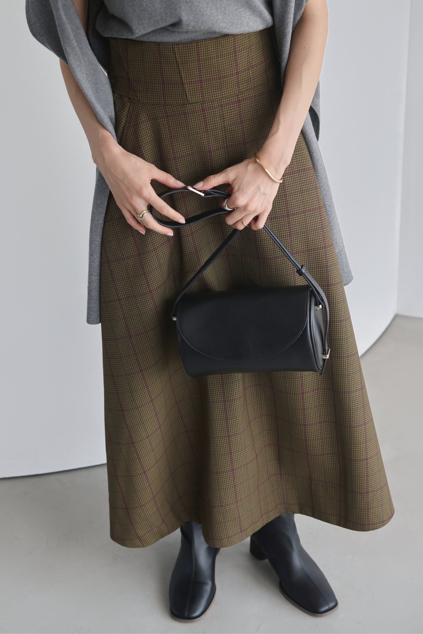 Apple 2Way Half-moon Bag