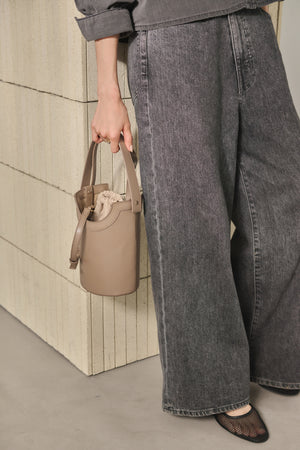 【LEE 4月号掲載】Apple Multi Way Half-moon Bag