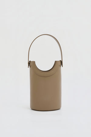 【LEE 4月号掲載】Apple Multi Way Half-moon Bag