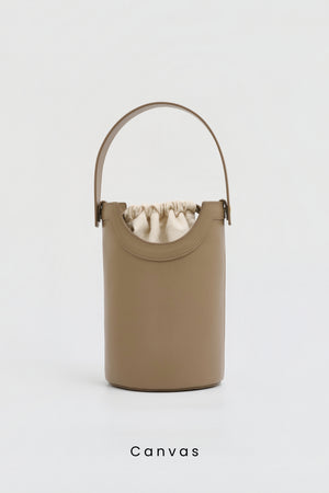 【LEE 4月号掲載】Apple Multi Way Half-moon Bag