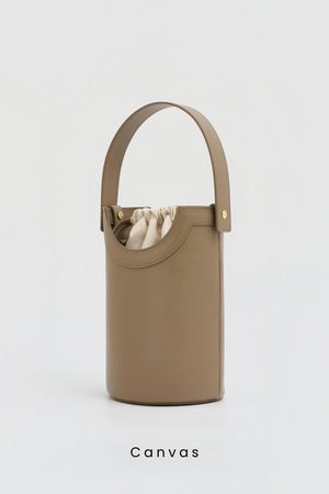 【LEE 4月号掲載】Apple Multi Way Half-moon Bag