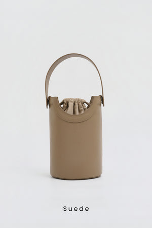 【LEE 4月号掲載】Apple Multi Way Half-moon Bag