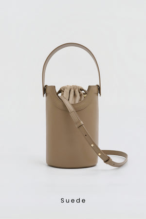 【LEE 4月号掲載】Apple Multi Way Half-moon Bag