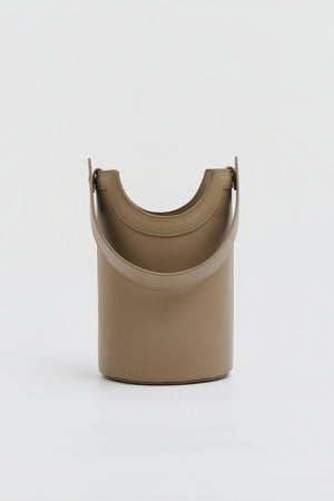 【LEE 4月号掲載】Apple Multi Way Half-moon Bag