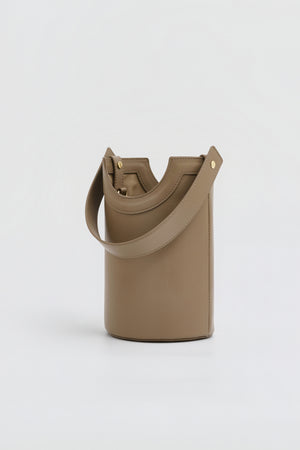 【LEE 4月号掲載】Apple Multi Way Half-moon Bag