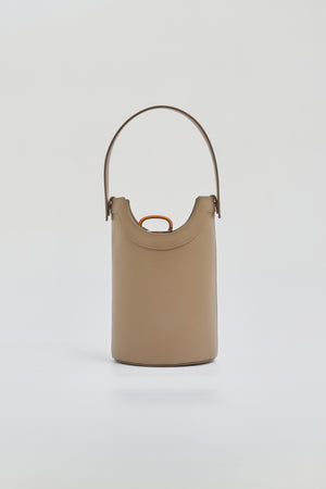 【LEE 4月号掲載】Apple Multi Way Half-moon Bag