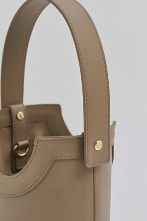 【LEE 4月号掲載】Apple Multi Way Half-moon Bag