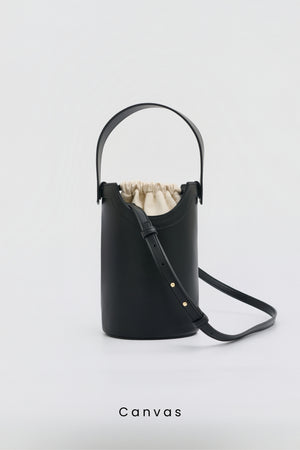 【LEE 4月号掲載】Apple Multi Way Half-moon Bag