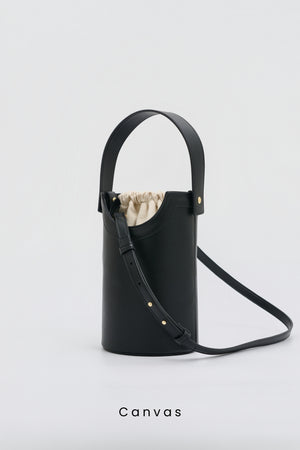 【LEE 4月号掲載】Apple Multi Way Half-moon Bag