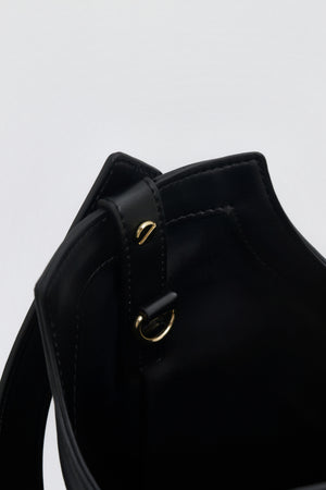 【LEE 4月号掲載】Apple Multi Way Half-moon Bag