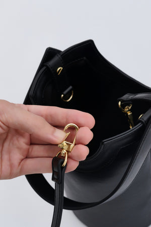 【LEE 4月号掲載】Apple Multi Way Half-moon Bag