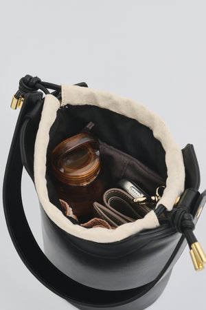 【LEE 4月号掲載】Apple Multi Way Half-moon Bag