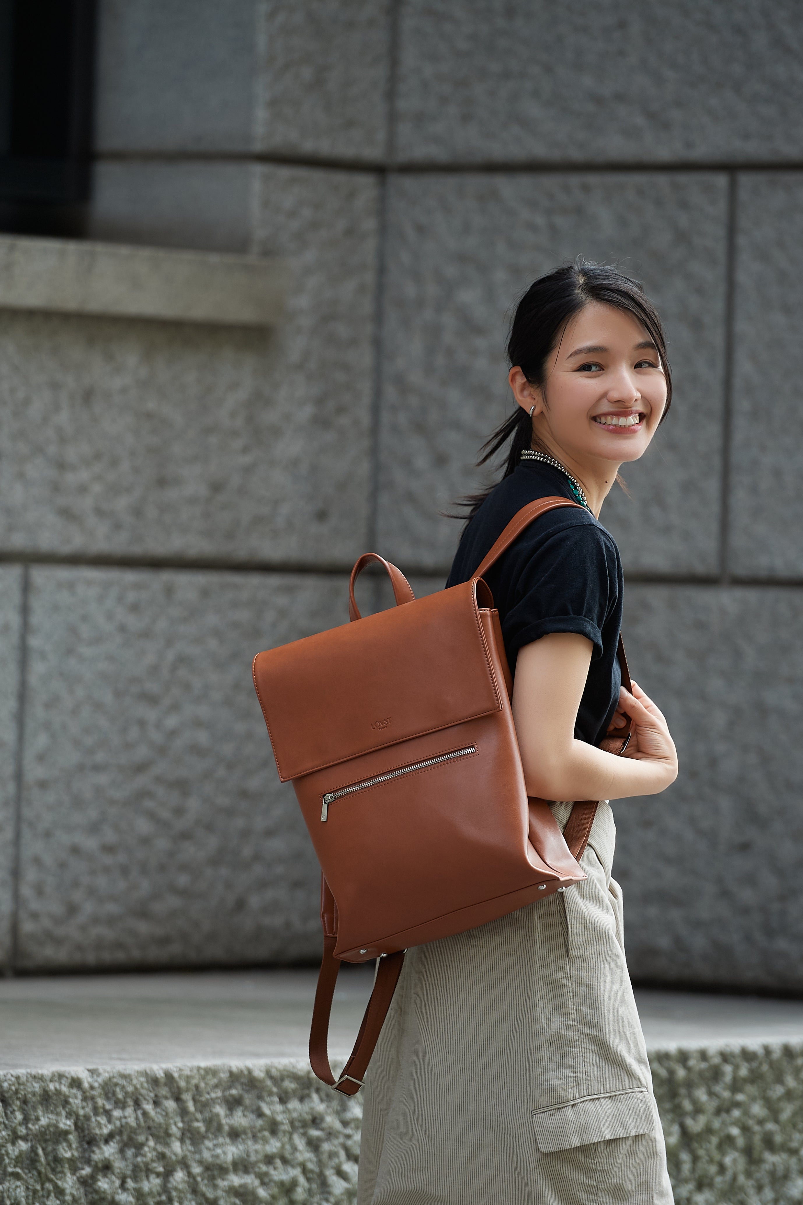 国産アップルレザー製リュックサック「Apple Square Rucksack」 | LOVST TOKYO, アップルレザー, ヴィーガンレザー,  ビーガンレザー,リュックサック, バックパック, サステナブルバッグ