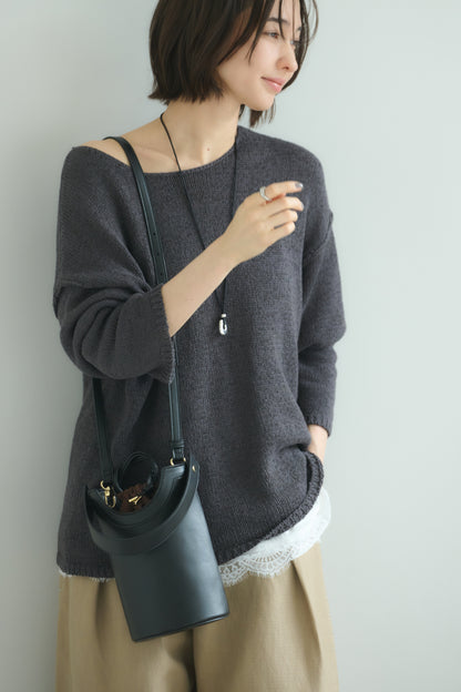 【LEE 4月号掲載】Apple Multi Way Half-moon Bag