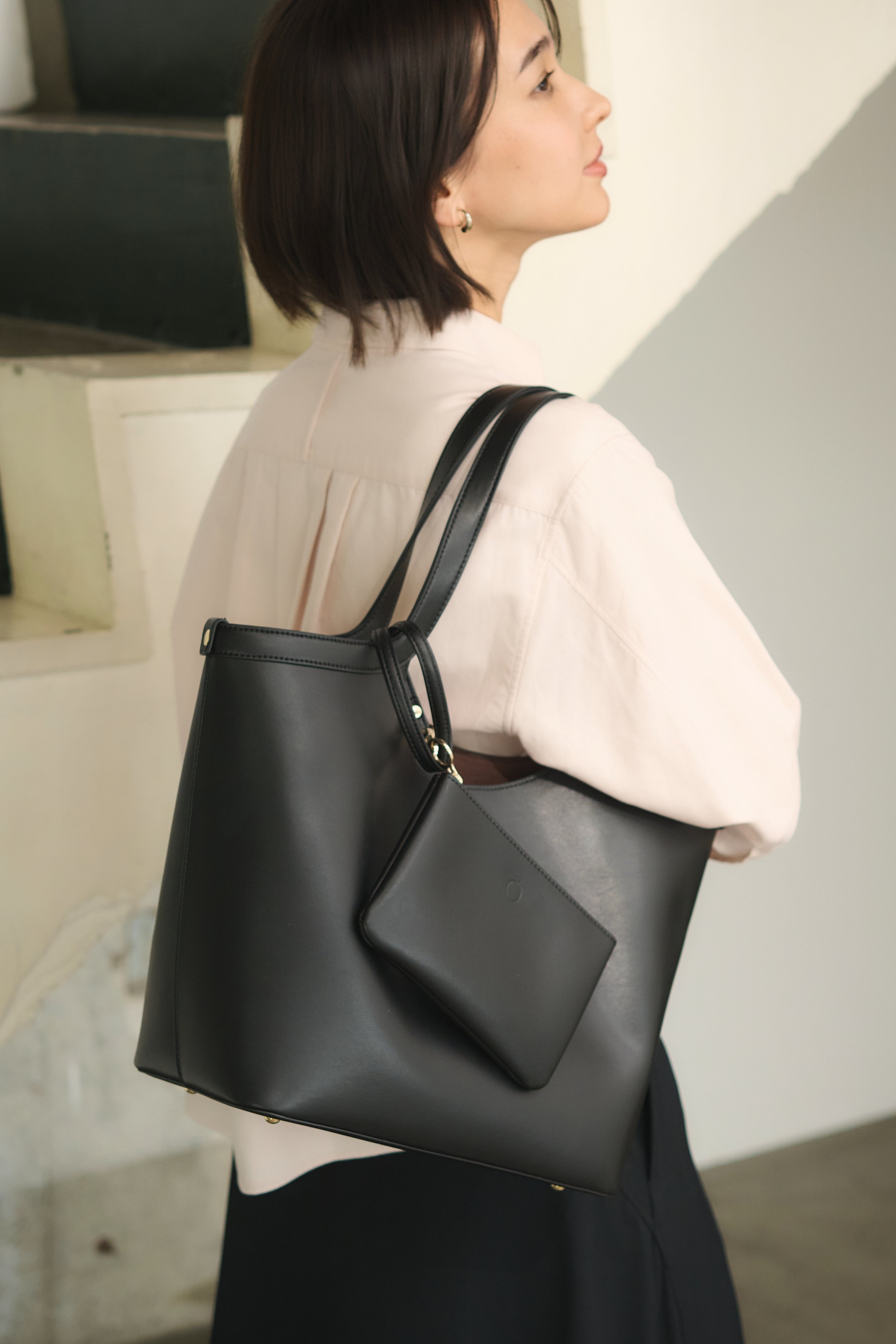 Apple Half-moon Tote Bag | 大人の上品ヴィーガンレザートート