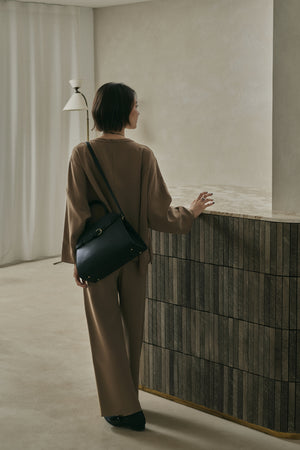 Apple 2Way Half-moon Boston Bag