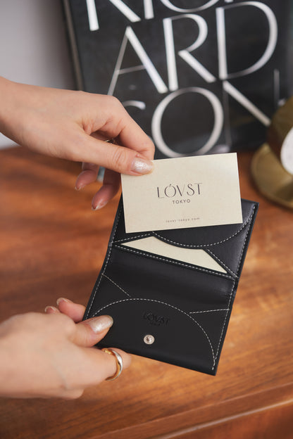 アップルレザー製カードケース「AppleHalf-moon Card Case」 | LOVST