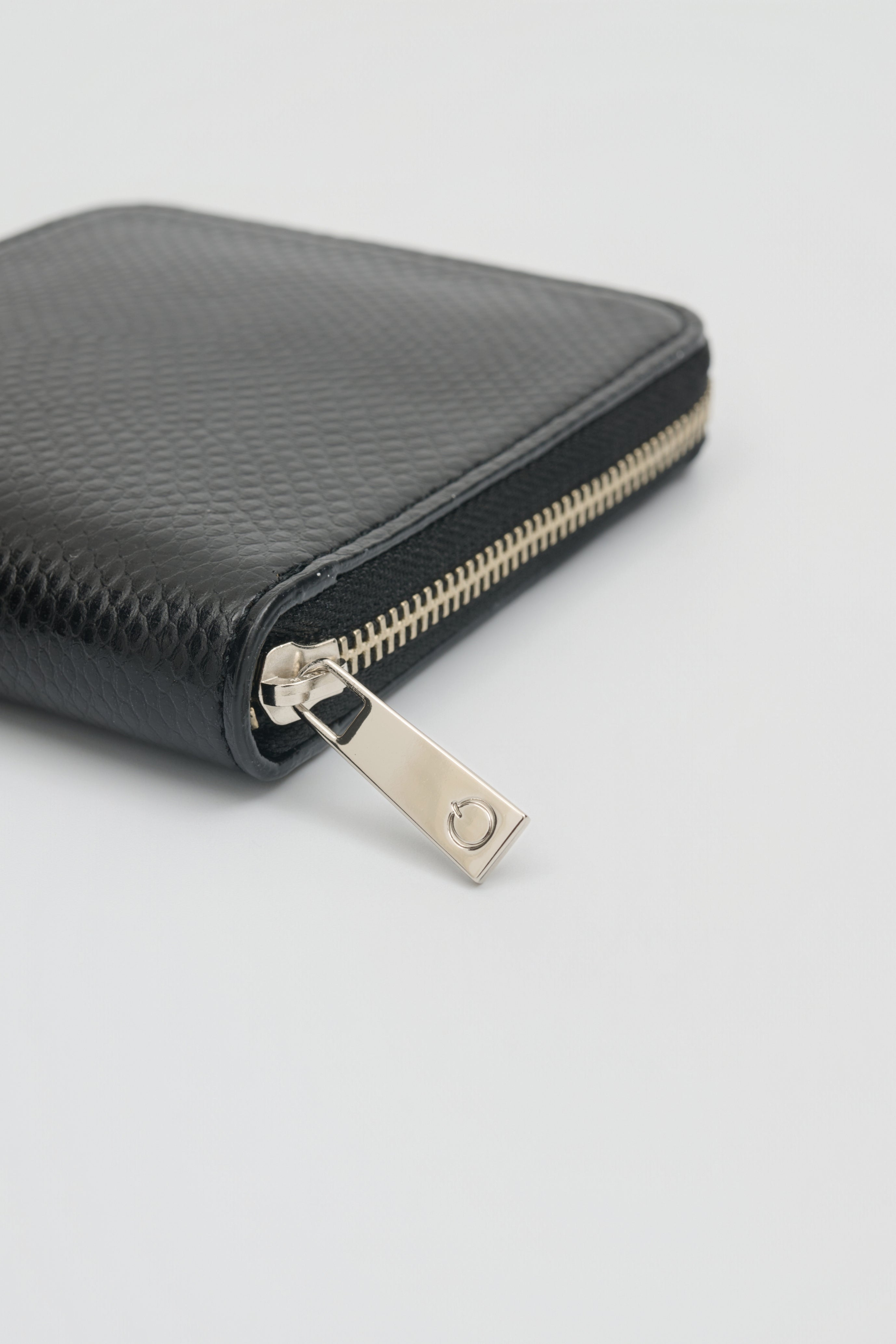 アップルレザー製二つ折り財布「Apple Samael Wallet」 | LOVST TOKYO