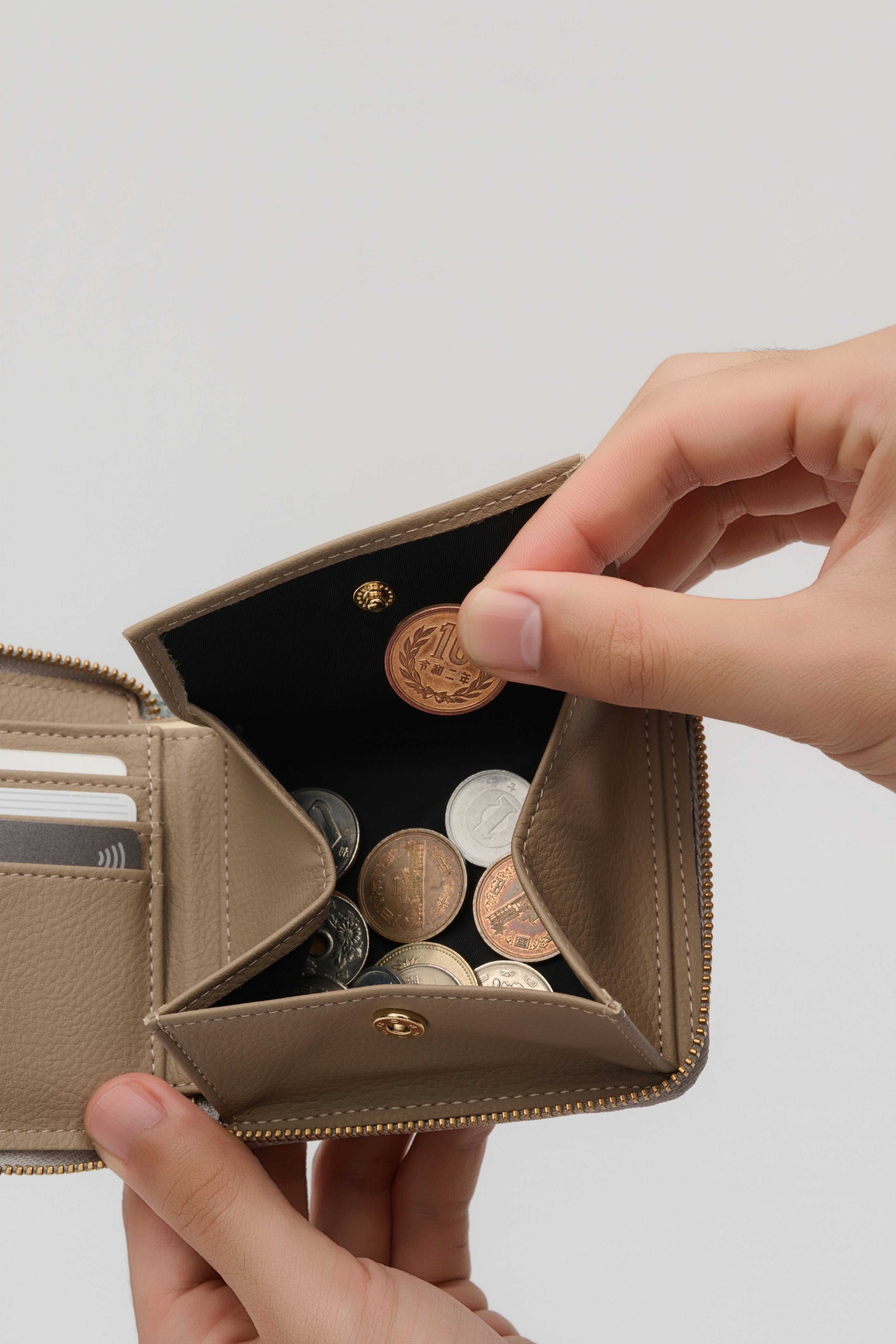 アップルレザー製二つ折り財布「Apple Samael Wallet」 | LOVST TOKYO