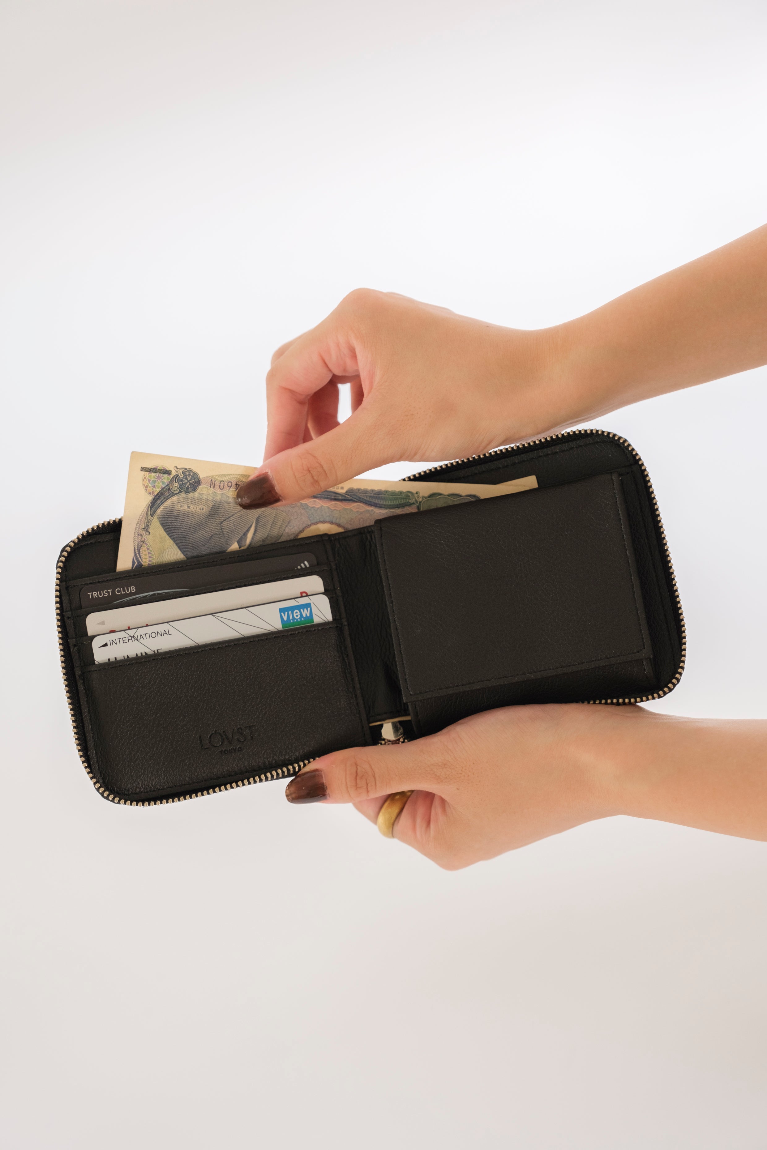 アップルレザー製二つ折り財布「Apple Samael Wallet」 | LOVST