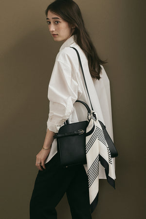 Apple 2Way Half-moon Boston Bag