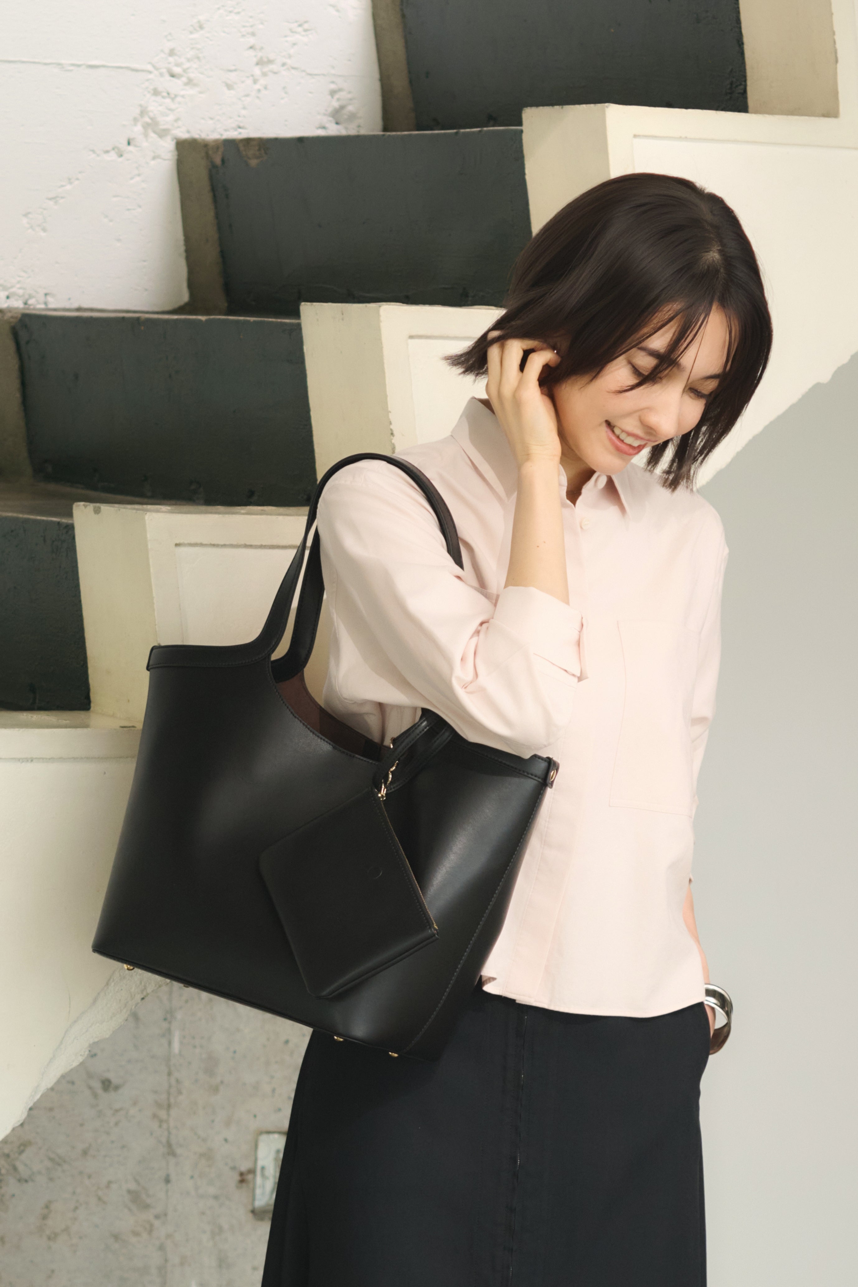 Apple Half-moon Tote Bag | 大人の上品ヴィーガンレザートート