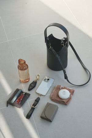 【LEE 4月号掲載】Apple Multi Way Half-moon Bag